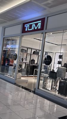 Descubre la tienda TUMI en Houston Galleria – Maletas y accesorios de lujo