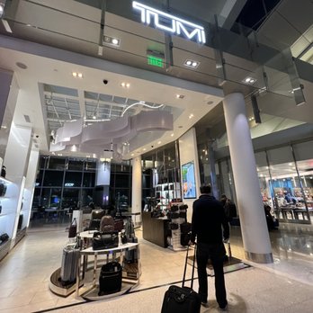 TUMI Store en LAX: Tienda de Equipaje Premium en el Aeropuerto Internacional de Los Ángeles