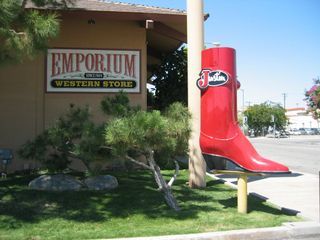 Emporium Western Store: Tienda de Ropa Vaquera y Botas Auténticas