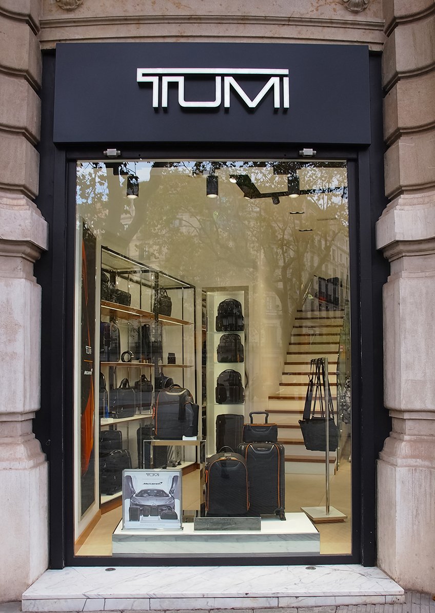 TUMI Store – The Domain: Tienda oficial de maletas y accesorios de viaje