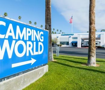 Camping World Bakersfield: Tienda de Caravanas y Camping en Bakersfield