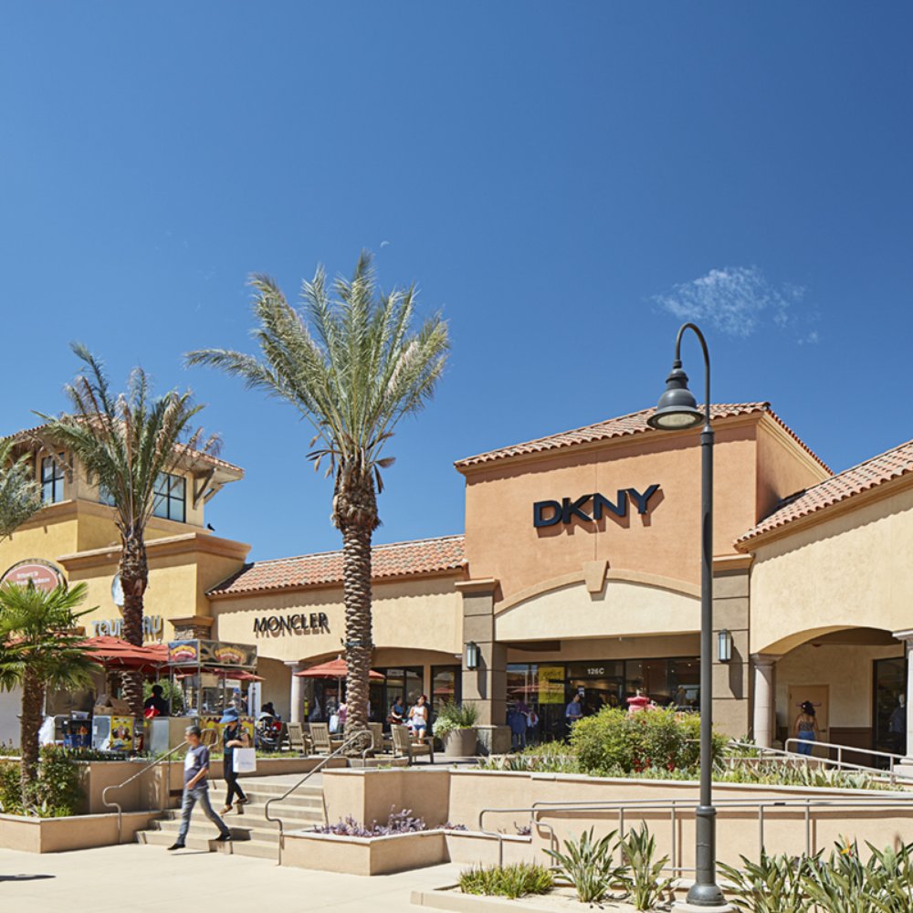 TUMI Outlet Store en Desert Hills Premium Outlets: Ofertas Imperdibles