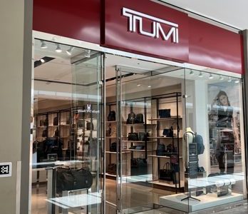 TUMI Store en Dadeland Mall - Tienda de Maletas de Lujo en Miami