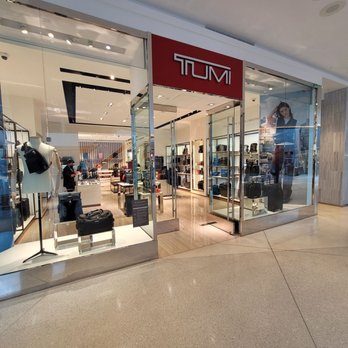 TUMI Store Brea – Tienda oficial de equipaje de lujo en Brea, California