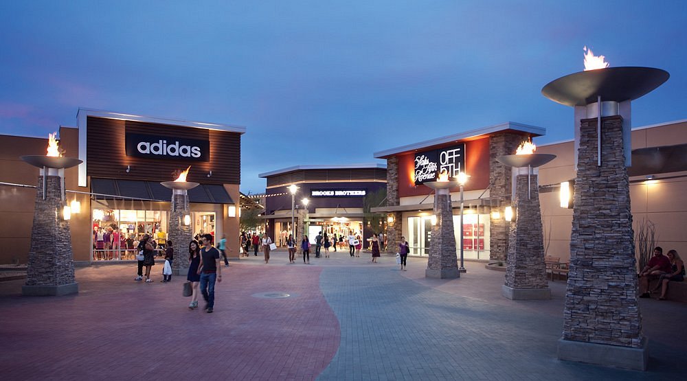 Foto de Phoenix Premium Outlets: Tienda de marcas, descuentos y moda en Arizona