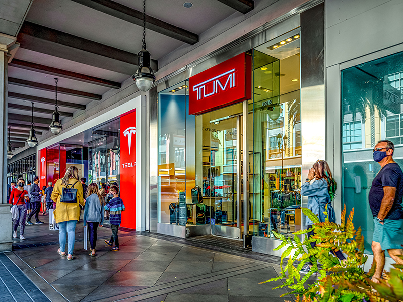 TUMI Store en Santana Row – Tienda de Maletas Premium y Accesorios de Viaje