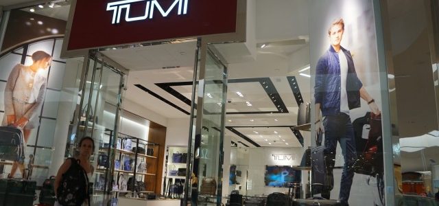 TUMI Store en Fashion Show Mall – Tienda de equipaje de lujo en Los Ángeles