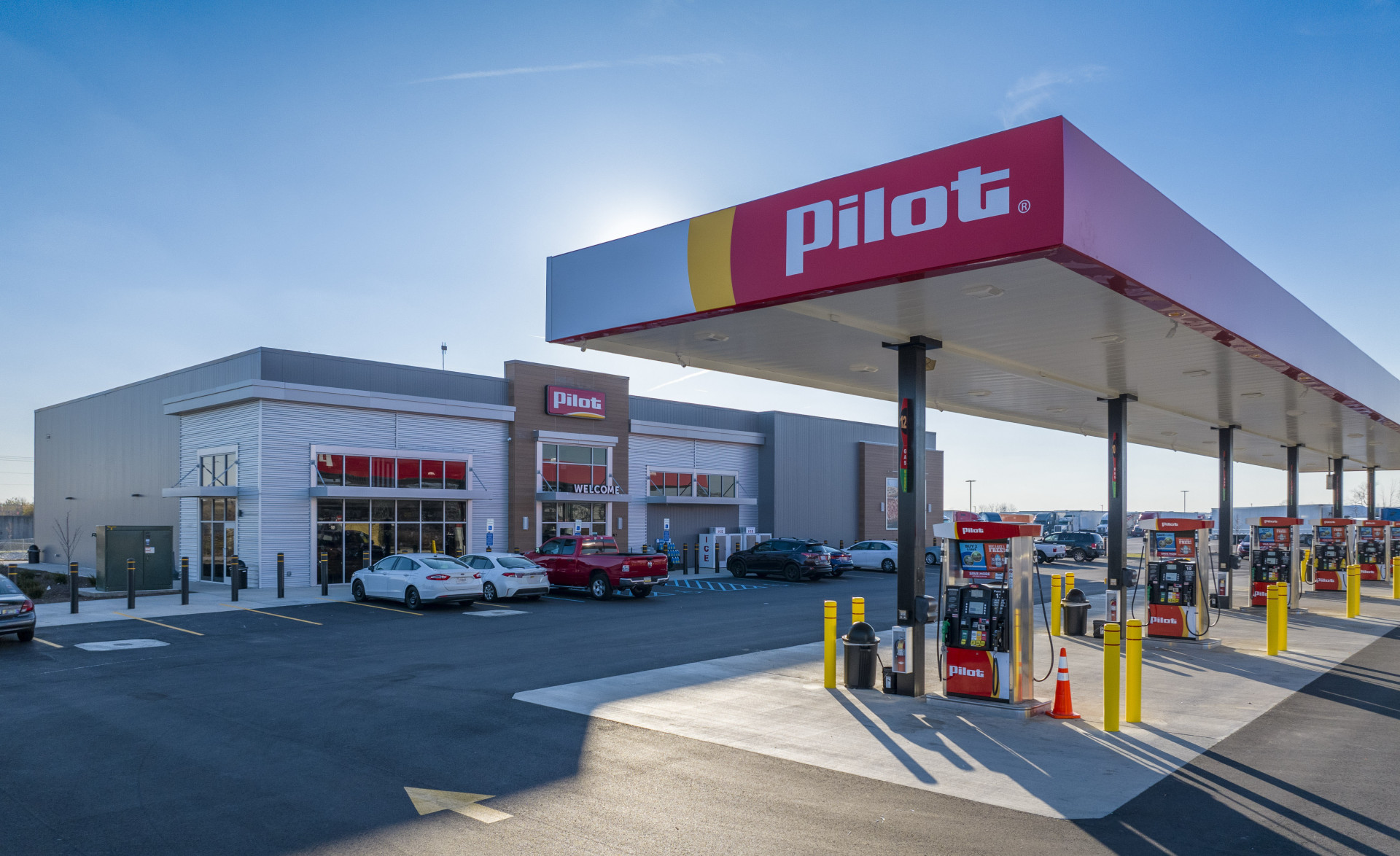 Pilot Travel Center – parada esencial para viajeros: estación de servicio y tienda de conveniencia