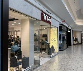 TUMI Store en The Mall at Short Hills – Tienda de Accesorios de Viaje de Lujo