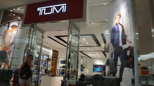 TUMI Store en Bridgewater Commons – Tienda de Maletas y Accesorios de Lujo