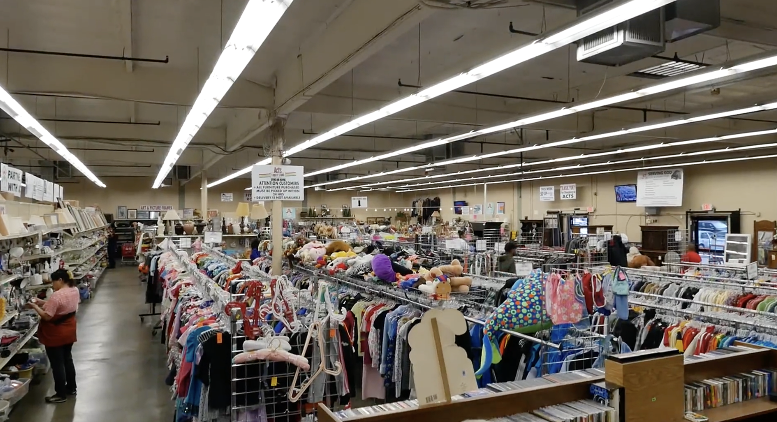 Acts Tienda de segunda mano y Centro de Donaciones – Ropa y artículos económicos