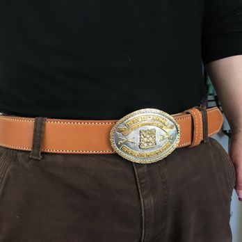 Salinas Leather: Cuero Premium de Alta Calidad – Diseños Elegantes y Duraderos