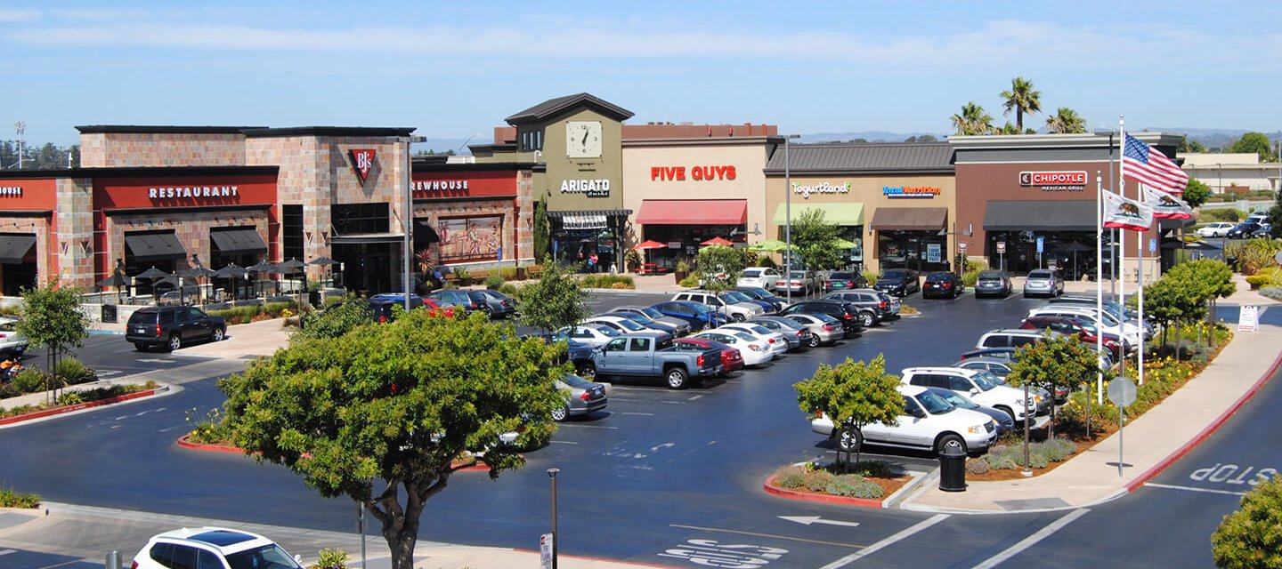 Harden Ranch Plaza: Centro Comercial Moderno con Tiendas y Restaurantes en Texas