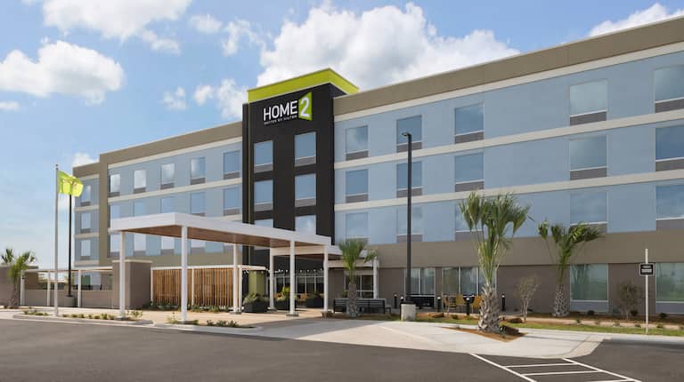 Home2 Suites by Hilton San Juan – Modernas Suites con Piscina, Wi‑Fi Gratis y Vista al Mar