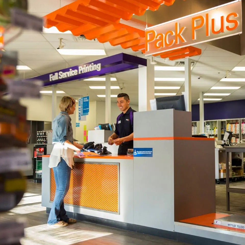 Centro de Impresión y Envío FedEx Office: Servicios Rápidos de Print & Ship