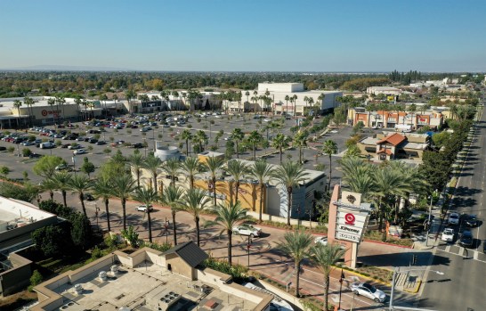 Whittwood Town Center: Centro comercial vibrante con tiendas, restaurantes y eventos en California