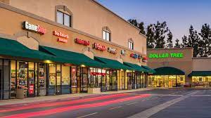 Foto del Quad en Whittier: Campus, estudiantes y arquitectura moderna