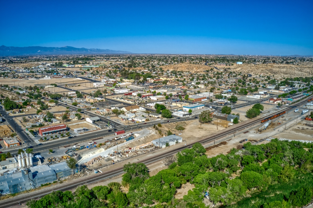 Victorville, California: Vista panorámica de la ciudad del desierto y sus atractivos turísticos