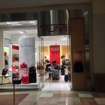 TUMI Store en The Westchester – Tienda de Maletas de Lujo y Accesorios de Viaje