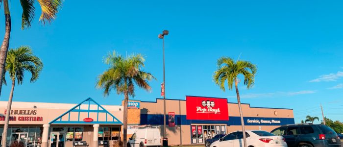 Los Colobos Shopping Center: Compras, Ofertas y Diversión en Lugo
