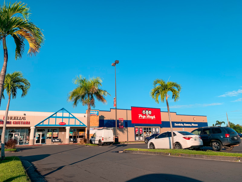 Los Colobos Shopping Center: Compras, Ofertas y Diversión en Lugo