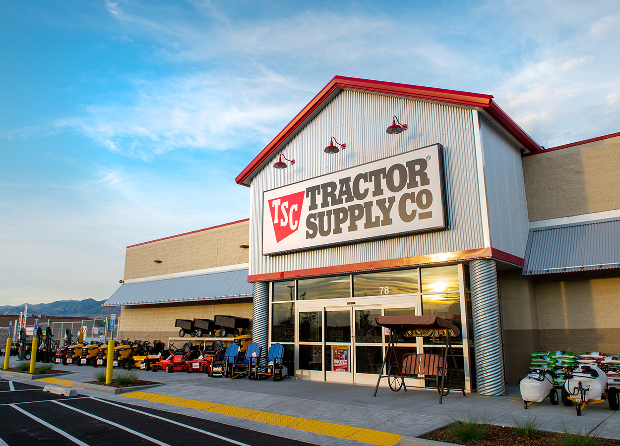 Tractor Supply Co.: Tienda de Suministros Agrícolas y Herramientas