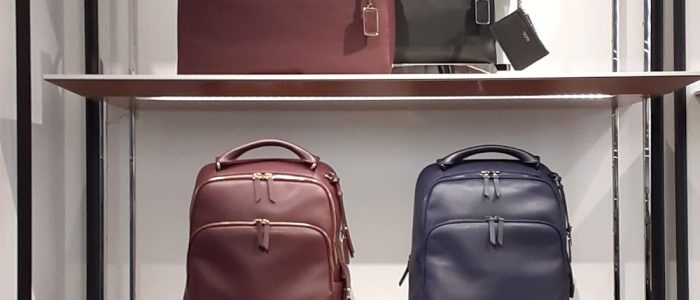 TUMI Store en South Coast Plaza – Tienda de Maletas de Lujo en Los Ángeles
