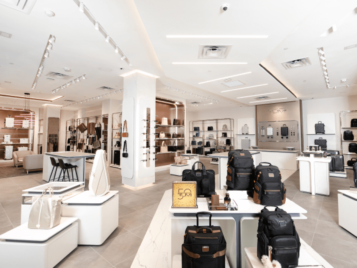 TUMI Store en Fashion Square – Tienda de Maletas y Accesorios de Lujo