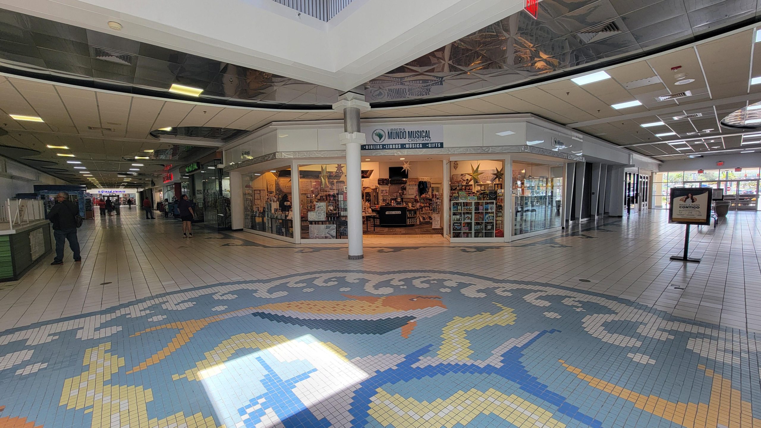 Plaza del Atlántico: Vista Espectacular del Emblemático Espacio Público